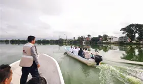 Autoridades recorren laguna de Las Ilusiones tras mortandad de peces y un cocodrilo