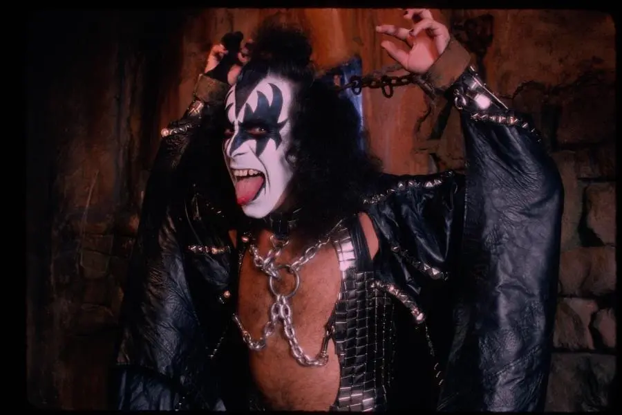 Gene Simmons de KISS se desmaya mientras conducía y provoca choque