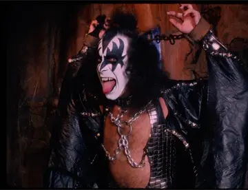 Gene Simmons de KISS se desmaya mientras conducía y provoca choque