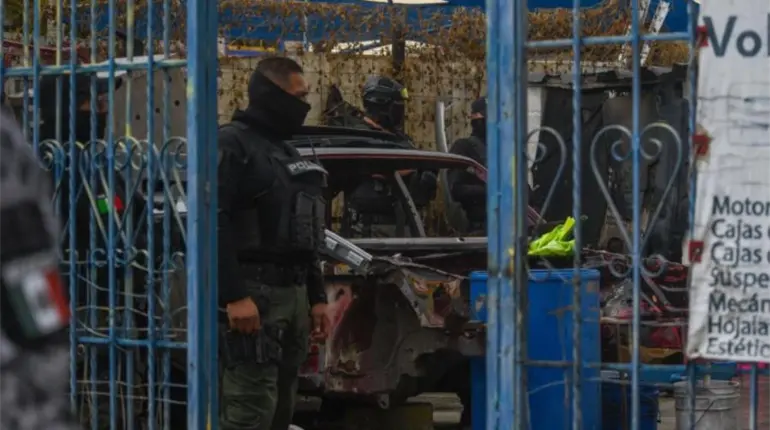 Aseguran 100 toneladas de autopartes durante cateos en CDMX