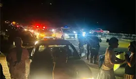 Bloquean carretera Villahermosa–Frontera por falta de luz