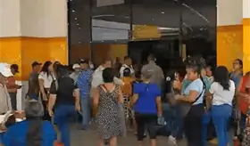 Entrega de Tarjetas "Mujeres Bienestar" en Parque Tabasco genera carga vehicular, por falta de estacionamiento
