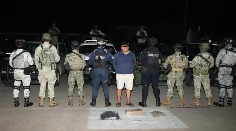 Detienen autoridades a sujeto que transportaba drogas en Parrilla
