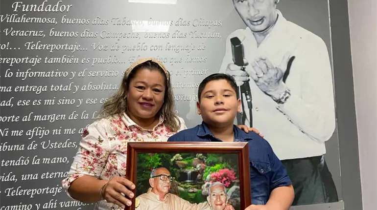 Niño nacajuquense retoma versos escritos por su bisabuelo para Telereportaje en 1986