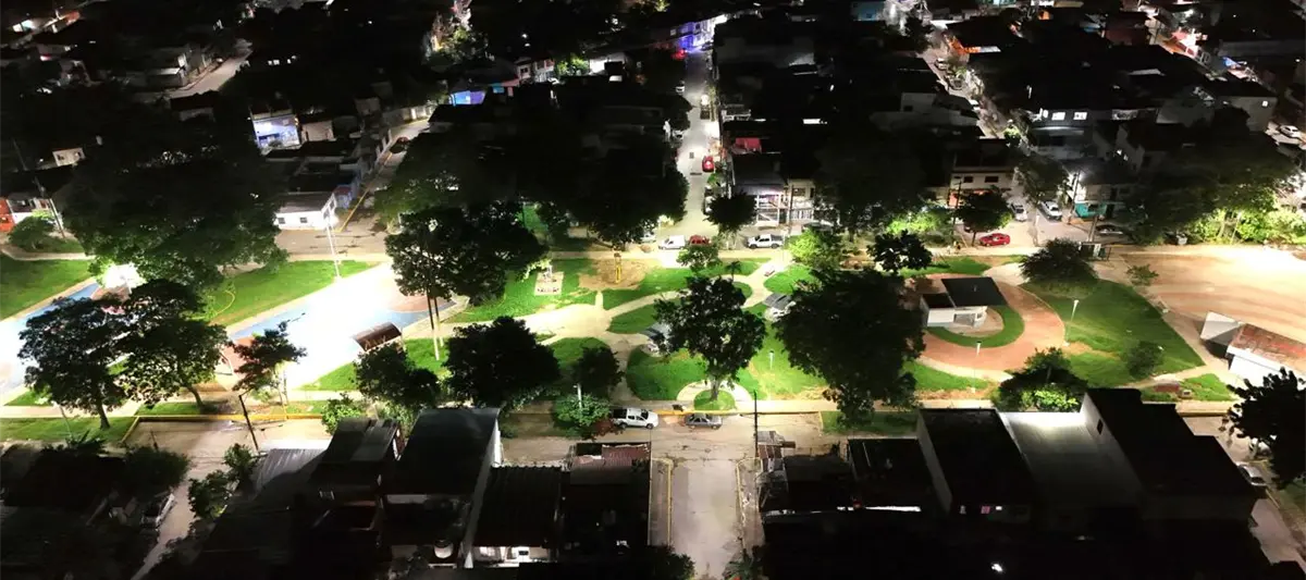 Inaugura gobierno de Centro iluminación integral del parque Sector Explanada, en Gaviotas Norte
