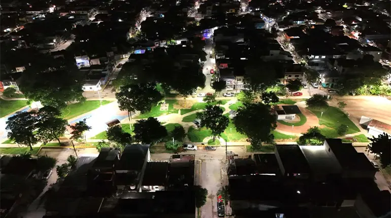Inaugura gobierno de Centro iluminación integral del parque Sector Explanada, en Gaviotas Norte