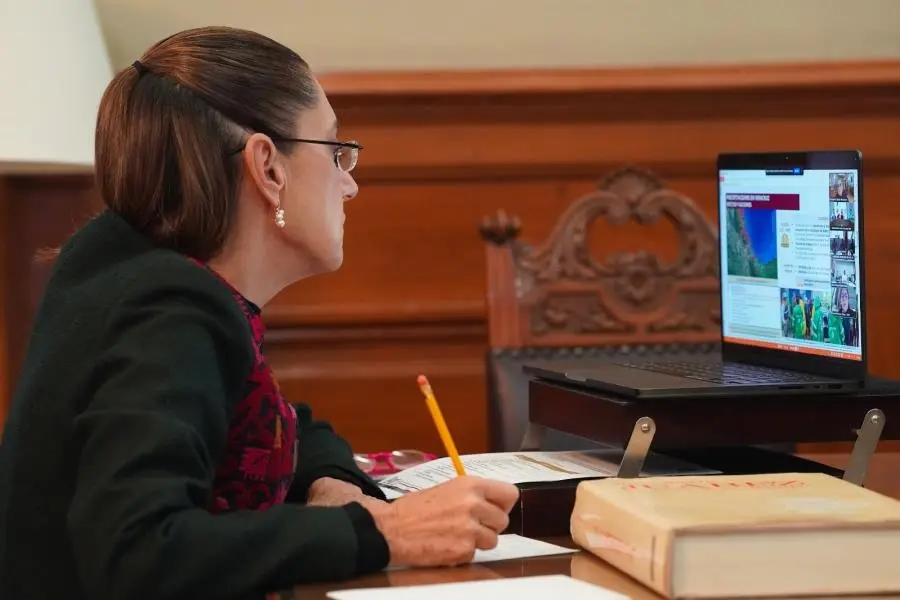 Sheinbaum atiende virtualmente a gobernadores ante emergencia por lluvias