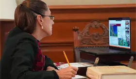 Sheinbaum atiende virtualmente a gobernadores ante emergencia por lluvias