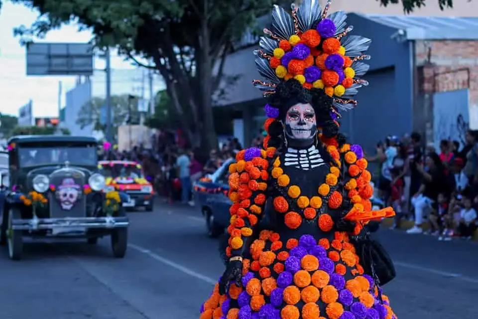 Lanza Centro convocatoria para concurso y Desfile de Catrinas y Catrines en "Celebrando la Eternidad 2025"