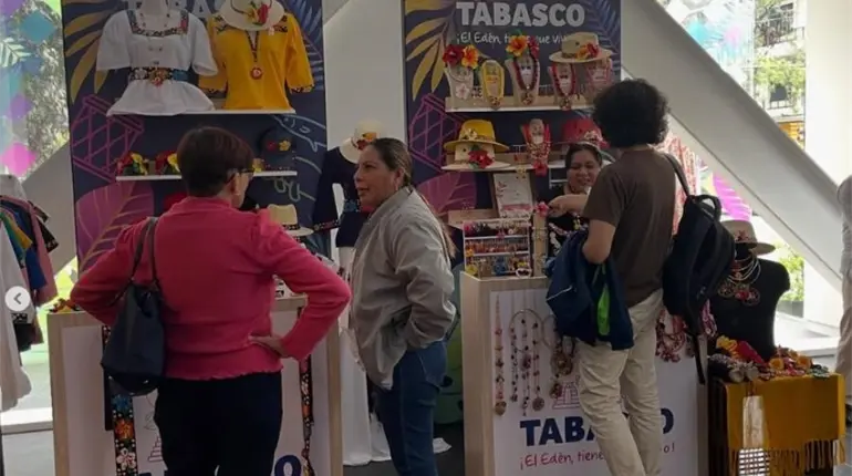 "Chocos" en CDMX aprovechan a consumir lo suyo en exposición de Tabasco en Punto México, presume Turismo