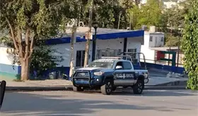Grupo armado ataca a balazos caseta de policía en Culiacán; un oficial resultó herido