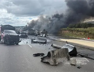 Explosión de pipa en la México-Puebla deja un herido y obliga a evacuación de casas