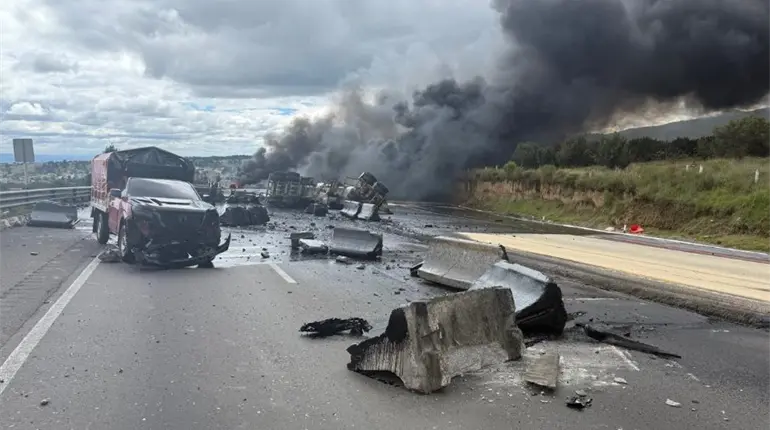 Explosión de pipa en la México-Puebla deja un herido y obliga a evacuación de casas