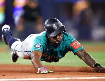 Con salvamento de Andrés Muñoz, Marineros de Seattle se adelanta en la Serie de Campeonato
