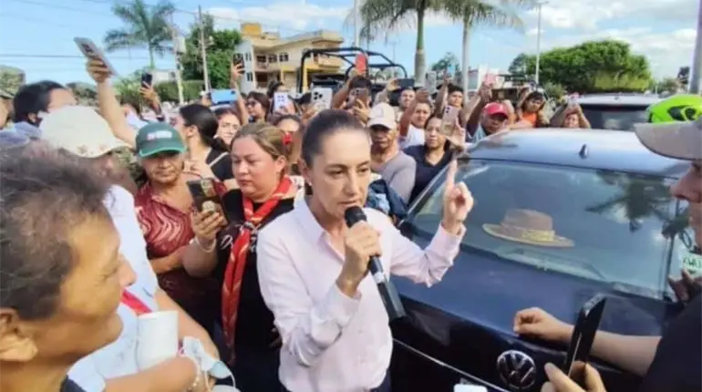 Increpan a Sheinbaum en Poza Rica por jóvenes atrapados en residencias