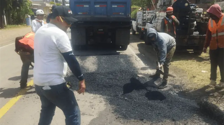 Tras muerte de "Don Nico" autoridades de Guanajuato reparan baches de Salvatierra