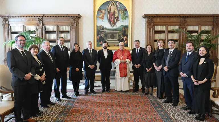 León XIV recibe en El Vaticano a los presidentes de Brasil y Chile