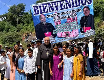 Arzobispo de Oviedo, España, revela que fue encañonado en visita a México