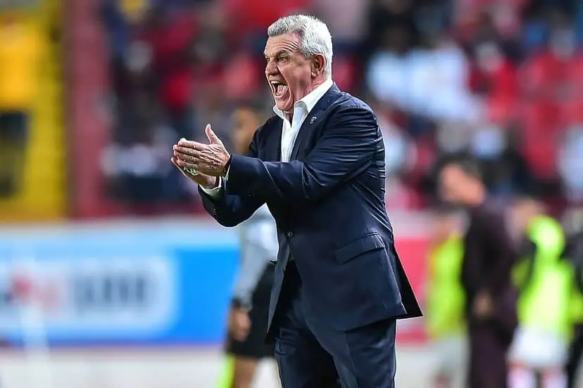 "Estoy acostumbrado a las críticas pero no me valen gorro": Javier Aguirre