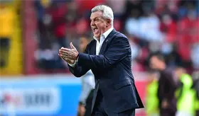 "Estoy acostumbrado a las críticas pero no me valen gorro": Javier Aguirre