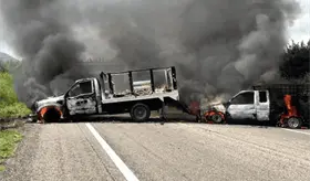 Autoridades realizan operativo tras bloqueos e incendio de vehículos en carreteras de Chiapas