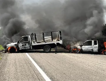 Autoridades realizan operativo tras bloqueos e incendio de vehículos en carreteras de Chiapas