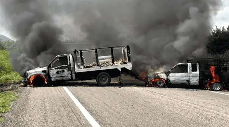 Autoridades realizan operativo tras bloqueos e incendio de vehículos en carreteras de Chiapas