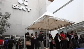 Trabajadores del SAT convocan a marcha pacífica este martes por falta de aumento salarial