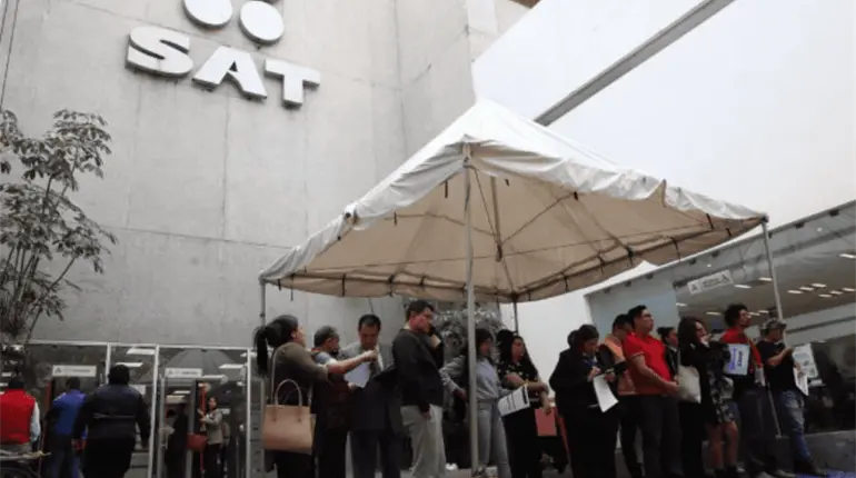 Trabajadores del SAT convocan a marcha pacífica este martes por falta de aumento salarial