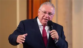 Titular de Aduanas asegura que el "huachicol fiscal" está detenido definitivamente