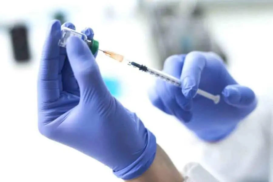 NHS en Inglaterra crea vacuna capaz de tratar 15 tipos de cáncer en minutos