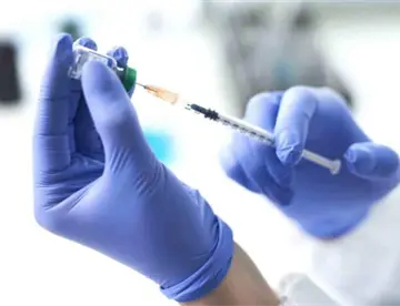 NHS en Inglaterra crea vacuna capaz de tratar 15 tipos de cáncer en minutos