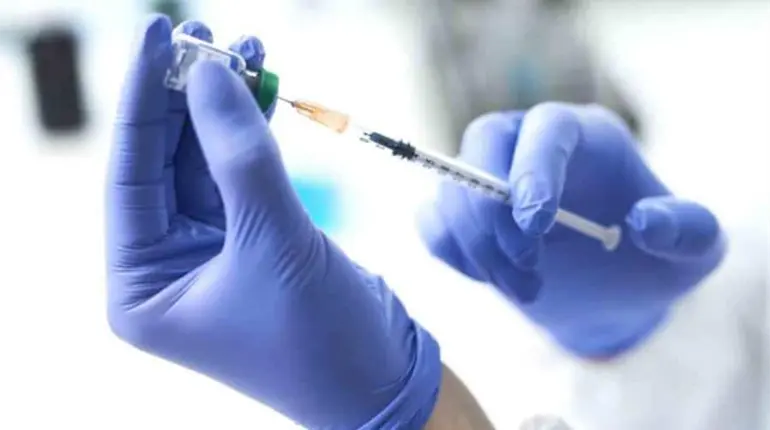 NHS en Inglaterra crea vacuna capaz de tratar 15 tipos de cáncer en minutos