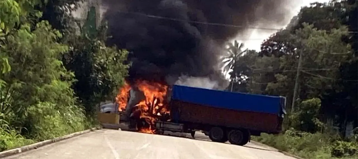 Detienen a tres por bloqueos y quemas de 14 autos en Chiapas