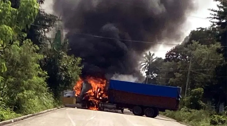 Detienen a tres por bloqueos y quemas de 14 autos en Chiapas