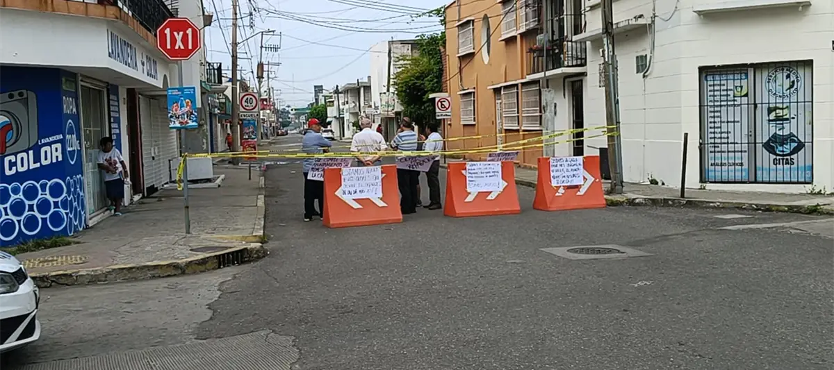 Tras bloqueo en la colonia Centro, manifestantes consiguen reparación de drenaje