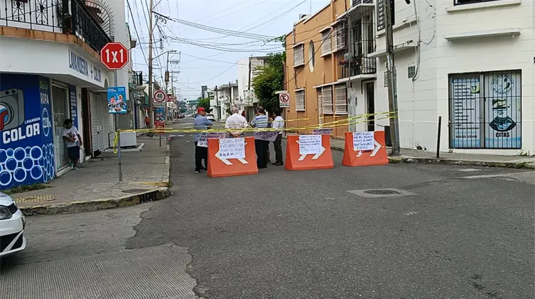 Tras bloqueo en la colonia Centro, manifestantes consiguen reparación de drenaje