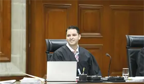 Arístides Guerrero se incorpora a sesiones de la SCJN de forma presencial tras accidente de tránsito