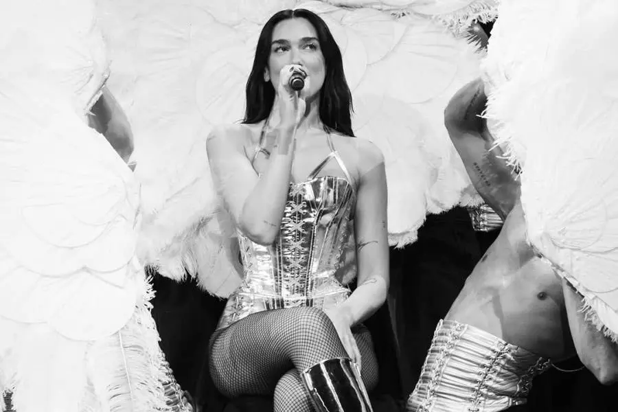 ¡Lista para gira en Latinoamérica! Dua Lipa obtiene certificado de idioma español
