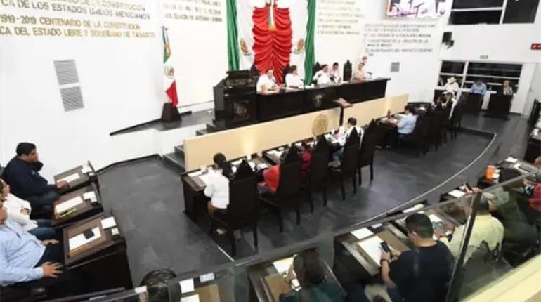 Congreso de Tabasco guarda minuto de silencio por las víctimas de inundaciones en cinco estados del país