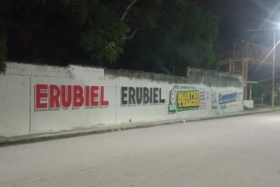 Pintan bardas con el nombre de Erubiel Alonso