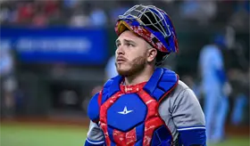 Mexicano Alejandro Kirk finalista al Guante de Oro de la MLB