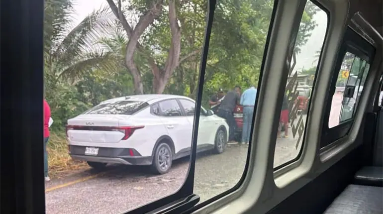 Dos heridos y 5 vehículos siniestrados, dejan 2 accidentes en la Villahermosa-Teapa