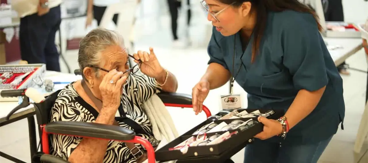 Entrega gobierno de Tabasco más de 2,500 lentes a beneficiarios de 10 municipios