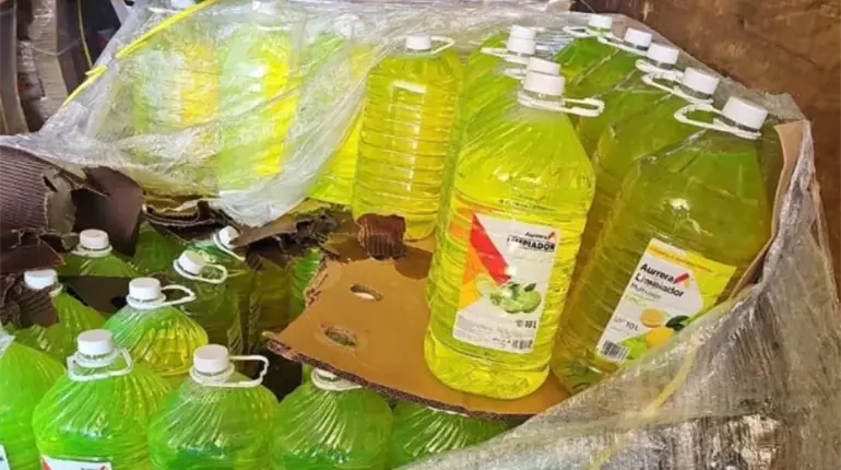 Aseguran en Sonora más de mil litros de metanfetamina oculta en envases de detergente