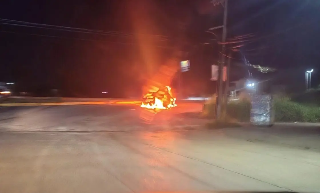 Se incendia taxi en Ciudad Industrial