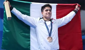 Osmar Olvera nominado a atleta del año por la World Aquatics por su temporada 2025