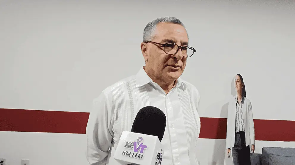 César Burelo ratifica militancia en Morena; alza la mano para Senaduría