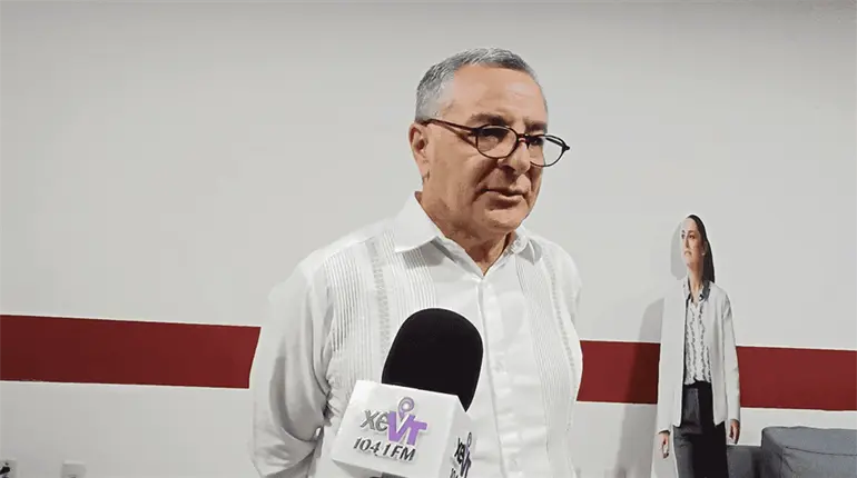 César Burelo ratifica militancia en Morena; alza la mano para Senaduría