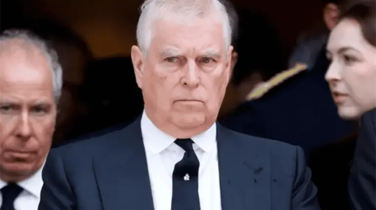Príncipe Andrés, renuncia a sus títulos reales tras la polémica por el caso Epstein